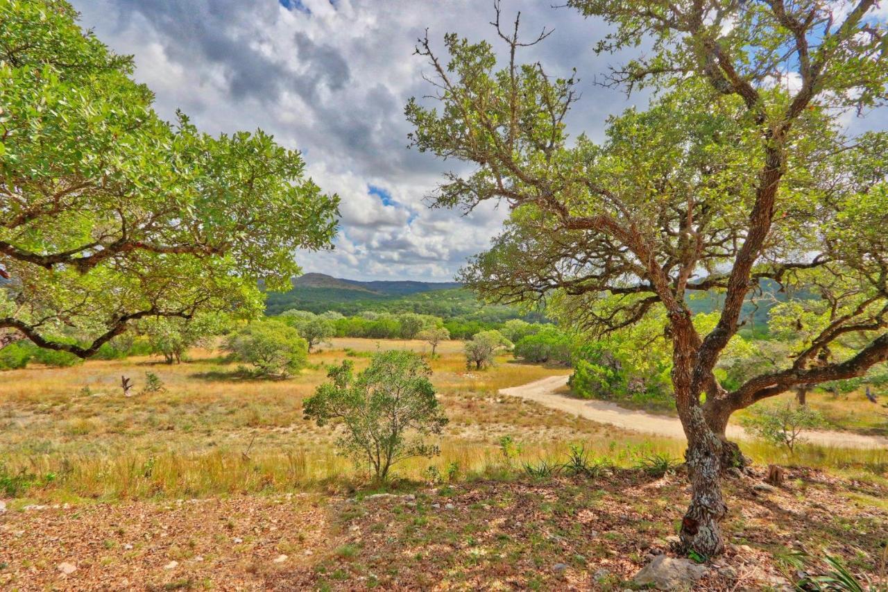 Log Cabin At Old Glory Ranch Wimberley Exterior photo